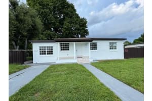 105 E 55th St, Hialeah