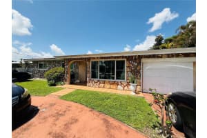 6360 W 8th Ave, Hialeah