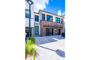 8342 Nw 7th Pl, Plantation