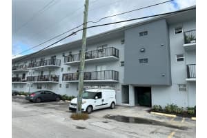 1100 Ne 1 111, Hallandale Beach