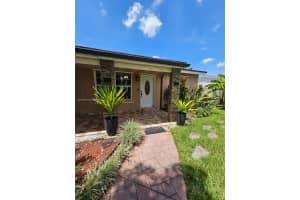 1020 N 74th Way, Hollywood