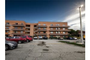 17530 Nw 68th Ave C4002, Hialeah