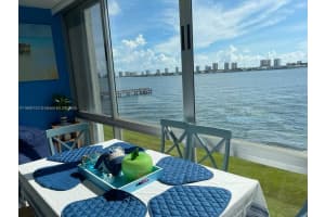 2936 Lake Shore Dr 306, Riviera Beach