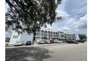 575 Ne 143rd St 205, North Miami