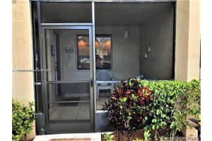 342 Lakeview Dr 102, Weston