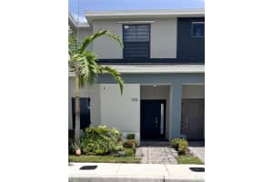 105 Ne 3rd Ct 105, Florida City