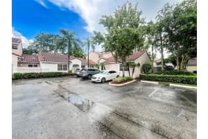 1462 Springside Dr, Weston