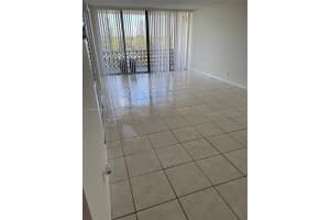 4222 Inverrary Blvd 4805, Lauderhill