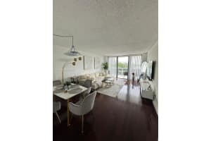 3675 N Country Club Dr 507, Aventura