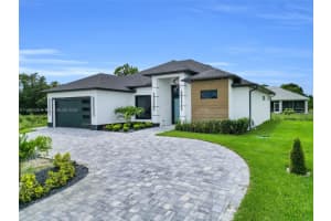 911 Sara Ave N, Lehigh Acres