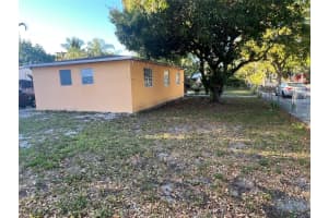 1605 Nw 127th St, North Miami