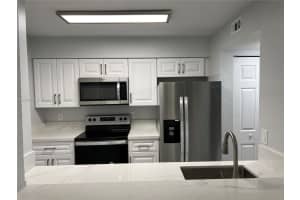 2871 N Oakland Forest Dr 102, Oakland Park