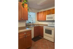 8897 Fontainebleau Blvd 103, Miami