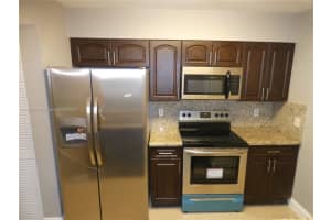 2803 N Oakland Forest Dr 114, Oakland Park