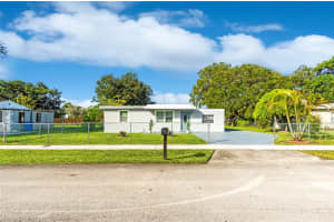 134 Miami Gardens Rd, West Park
