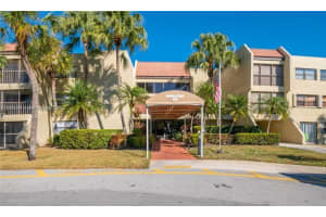 220 Lakeview Dr 307, Weston