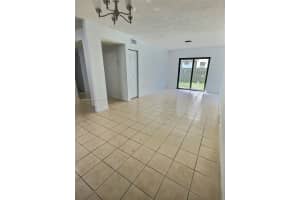 1490 W 42nd Pl 103, Hialeah