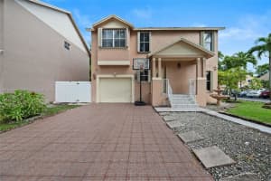 381 Nw 102nd Ter, Pembroke Pines