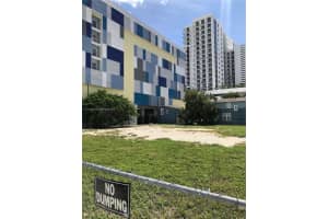 215 Ne 25 Street, Miami