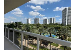 20185 E Country Club Dr 510, Aventura