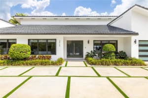 2925 Ne 164th St, North Miami Beach