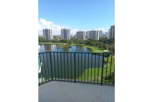 20000 E Country Club Dr 1212, Aventura