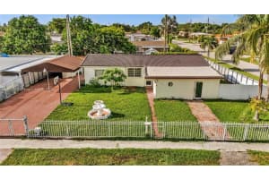 590 W 39th St, Hialeah