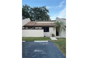 1571 Nw 98th Way 1571, Pembroke Pines