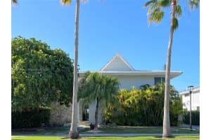 195 Sunrise Dr 4, Key Biscayne