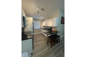 8017 Lake Dr 202, Doral