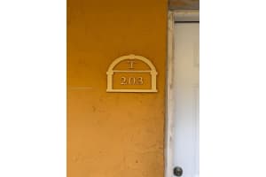 17901 Nw 68th Ave T203, Hialeah