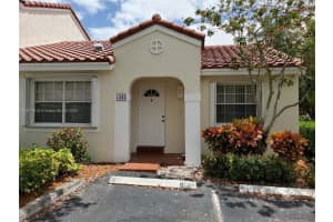 1565 Springside Dr 8, Weston
