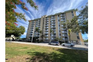 2000 Ne 135th St 905, North Miami