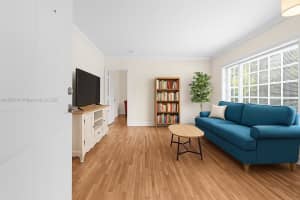45 Antilla Ave 2e, Coral Gables