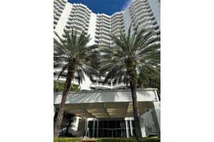 3300 Ne 192nd St 414, Aventura