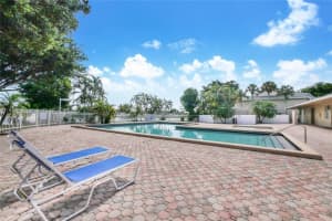 1941 Nw 96th Ter 8l, Pembroke Pines