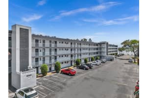 445 Ne 195th St 431, Miami