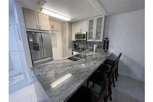 5103 Nw 35th St 402, Lauderdale Lakes