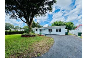 6825 Sw 12th St, Pembroke Pines