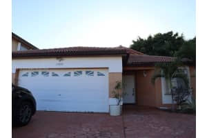 19820 Nw 86th Ave, Hialeah