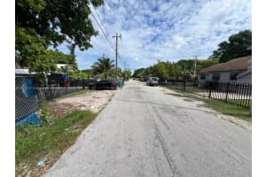 7552 Ne Miami Ct, Miami