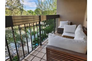 5201 Orduna Dr 14, Coral Gables