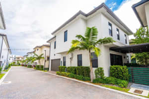 8229 Nw 44th St ., Doral