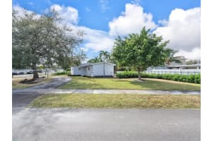 17320 Nw 80th Ave, Hialeah