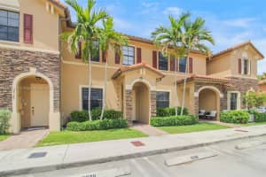 8936 W 35th Ln, Hialeah