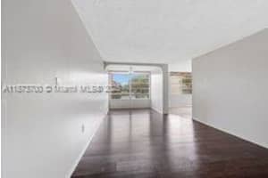 9491 Evergreen Pl 207, Davie
