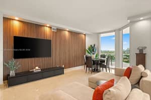 21200 Point Pl 1102, Aventura
