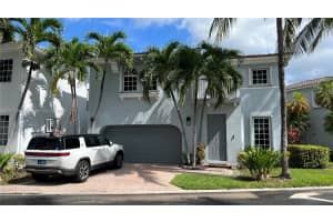 3167 Ne 210th St, Aventura