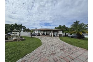 110 W 53rd St, Hialeah
