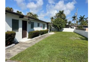 809 Ne 2nd St 2, Hallandale Beach